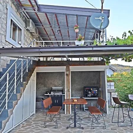 Kula Lodge